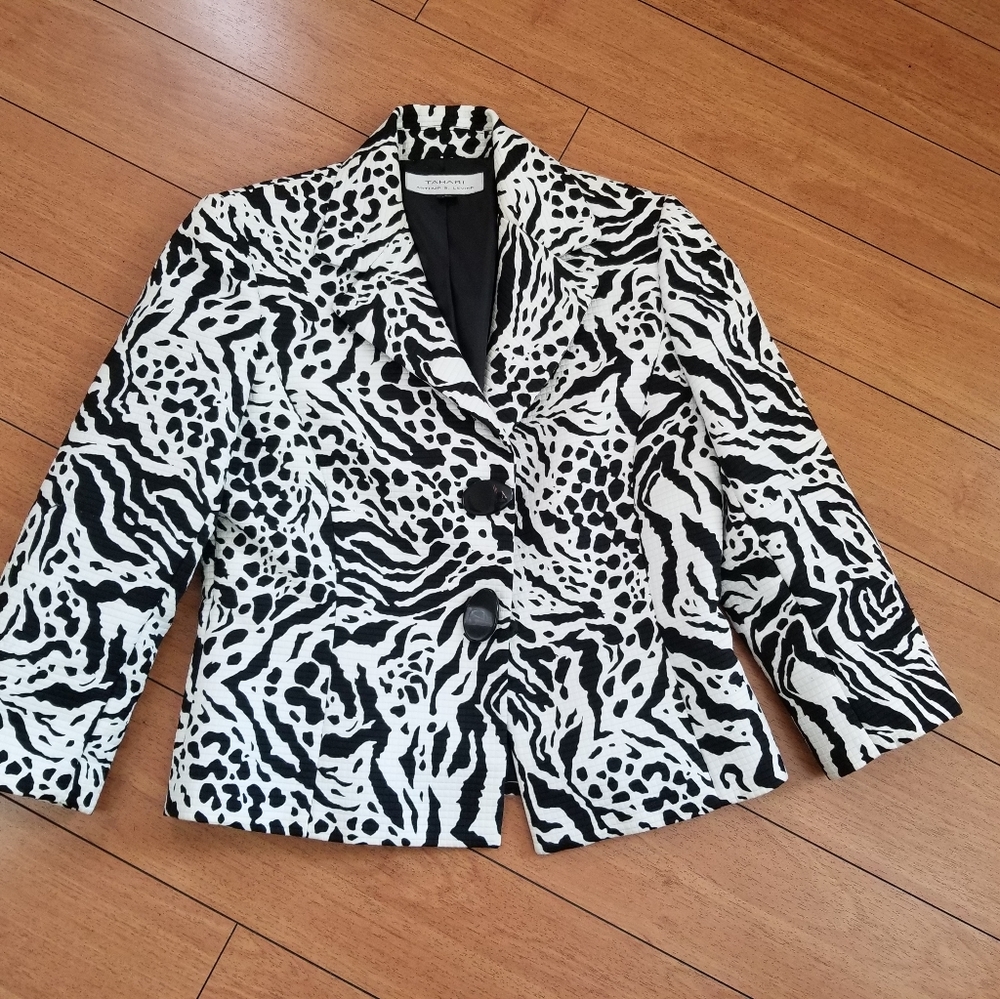 TAHARI blazer